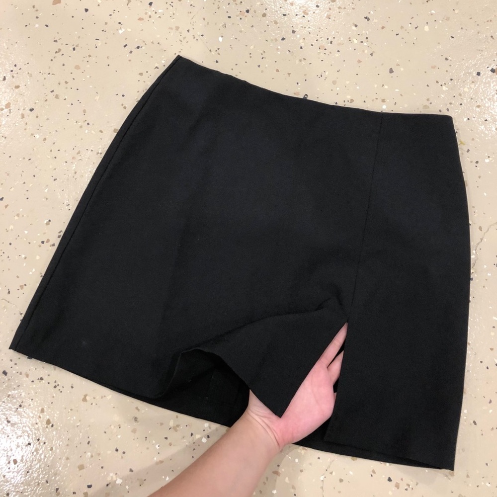 ✨90’s vibe skirt w slit!✨